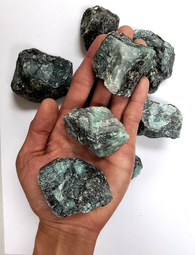Raw emerald crystal - crystal, chunks